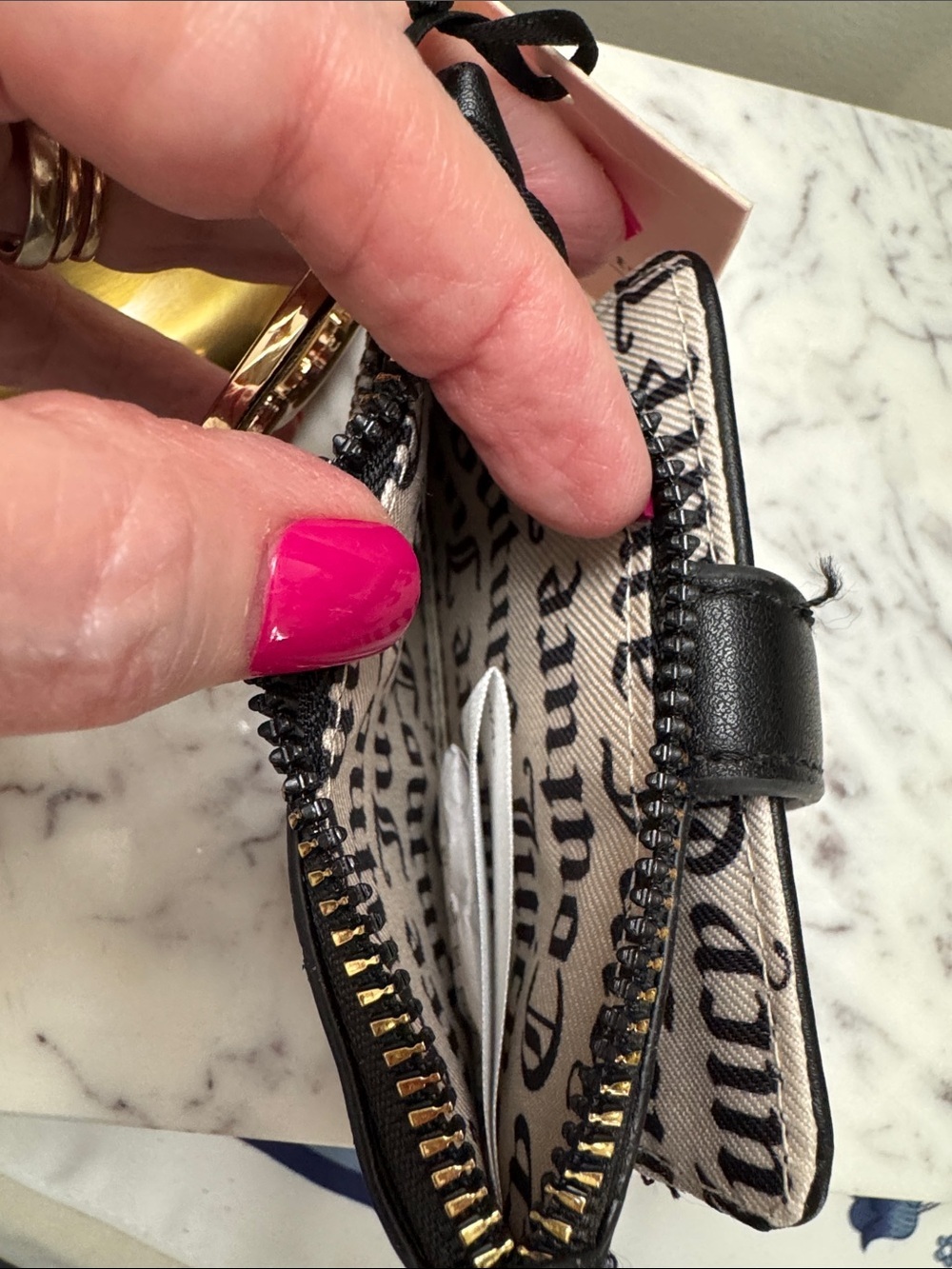 Juicy Couture Black & White Logo Tab Card Case with Gold Heart Charm - Picture 4 of 7